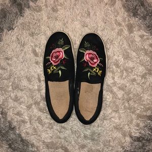 Flower print slip on platformed shoes